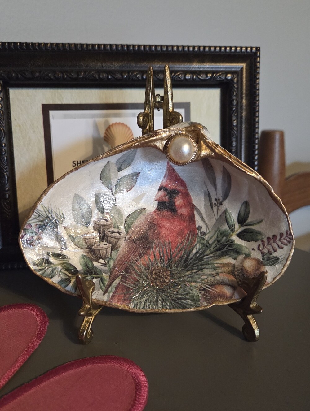 Handcrafted Large Clam Dish In A Cardinal Design